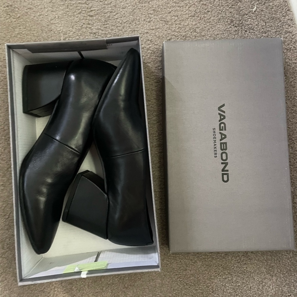 Vagabond black heels, new in box